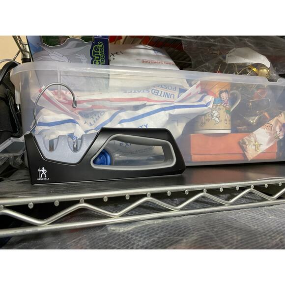The handy HENCKELS Handheld 2-Stage Knife Sharpener - Picture 6 of 6